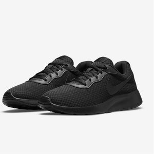 Woman’s Size 11 all black Nike Tanjun